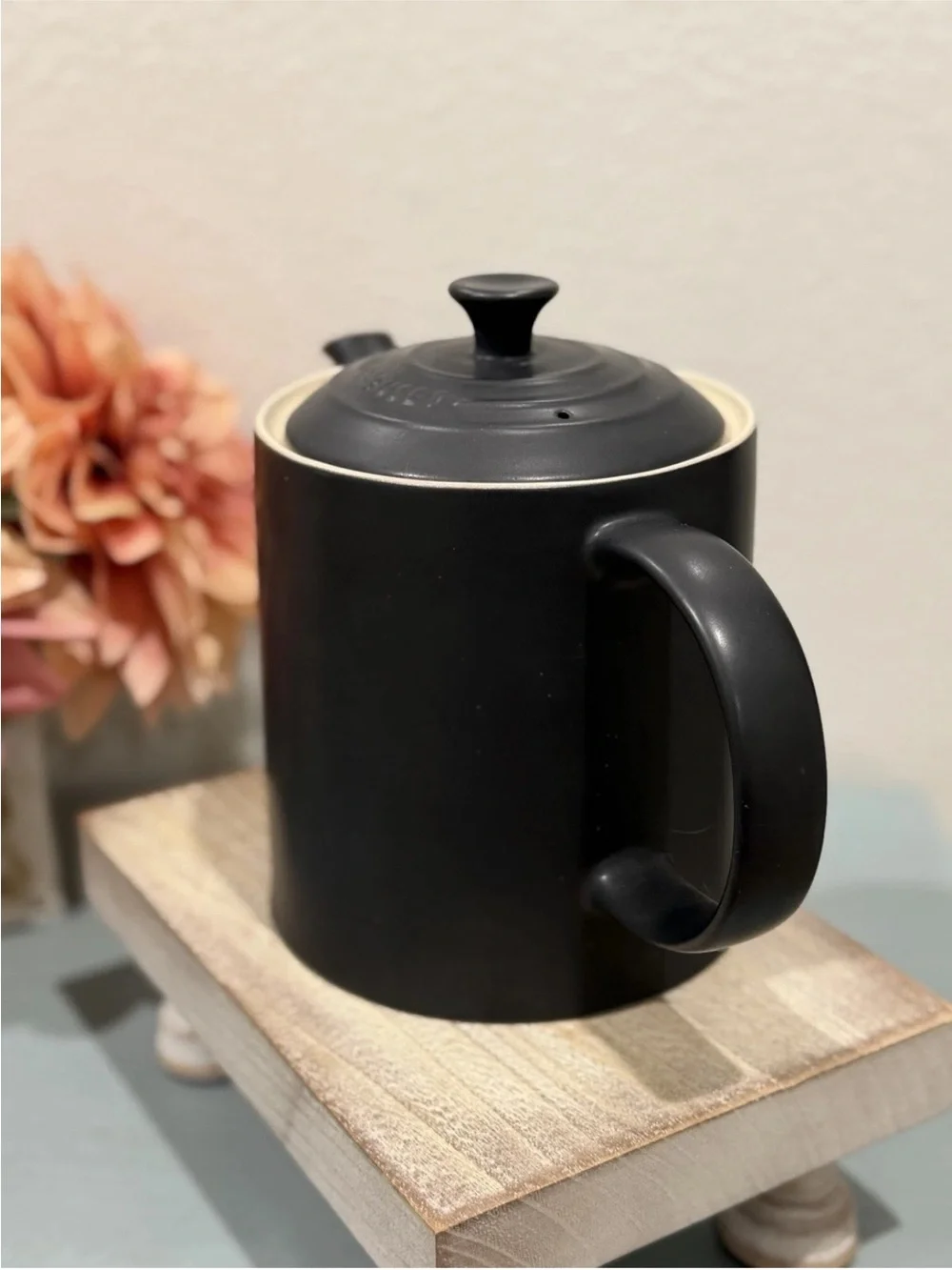 Le Creuset Grand Teapot Matte Black 1.3 Liter, New